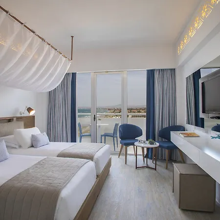 منتجع Lordos & لارنكا